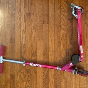 Pink/magenta Razor scooter - Used and in good condition